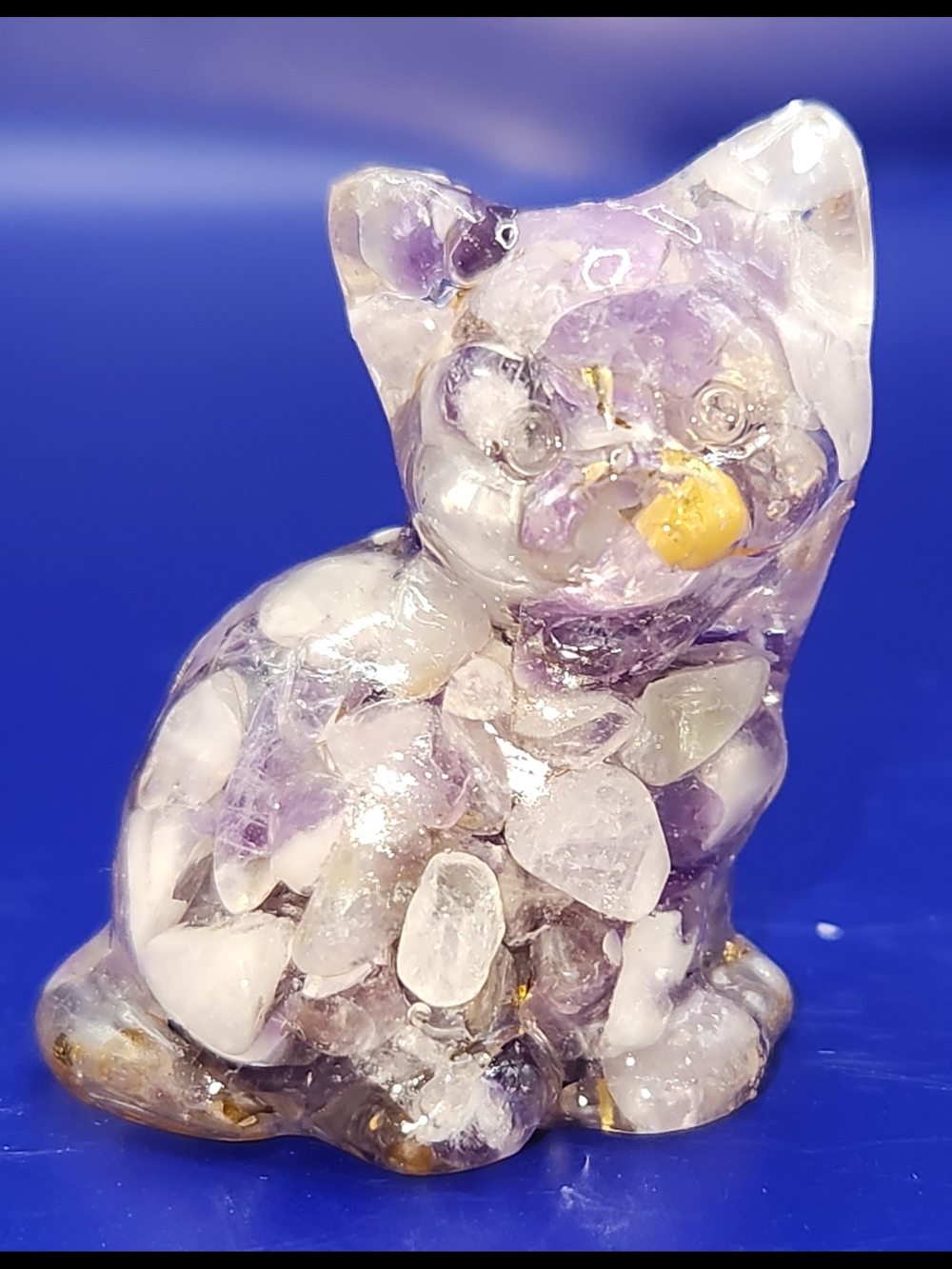 Small Amethyst Chip & Crystal W/gold Flecks Resin Cat Figurine